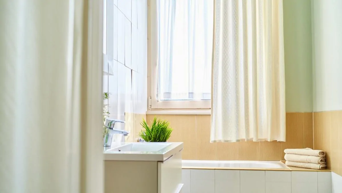 Rideaux fenêtres menuiserie salle de bain